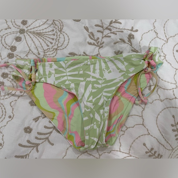 Roxy reversible bikini bottom L swirl - Picture 3 of 3